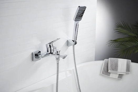 Смеситель для ванны Rossinka RS46-30 Хром